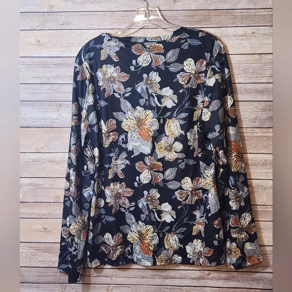 Floral V-Neck Long Sleeve Top - Picture 2 of 3